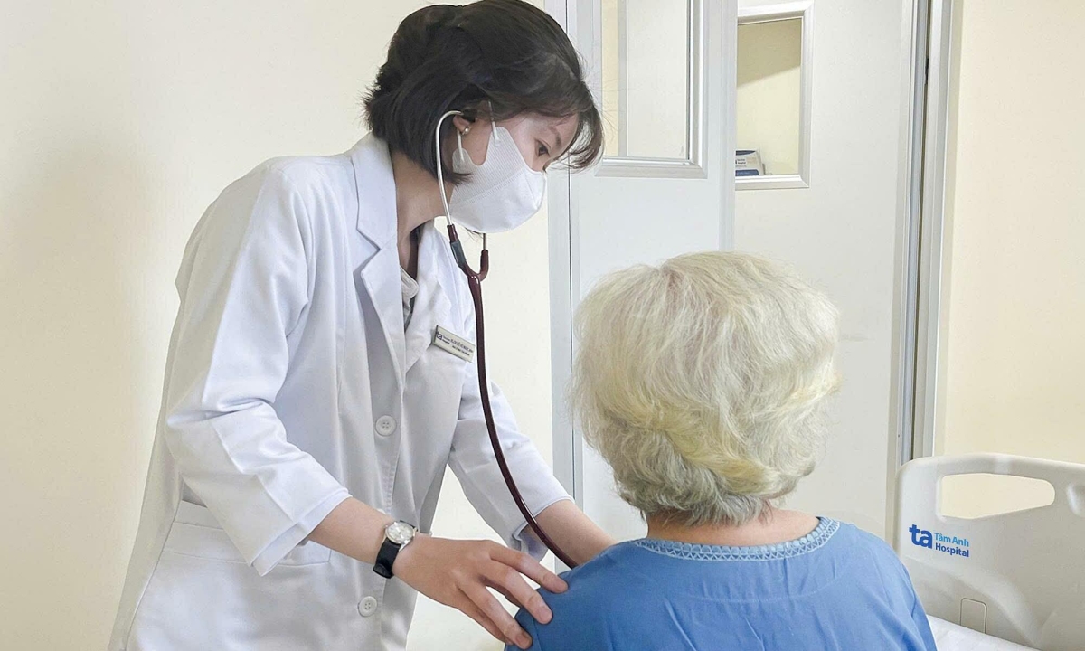 Suy tuyến thượng thận sau một năm uống thuốc xương khớp không rõ nguồn gốc