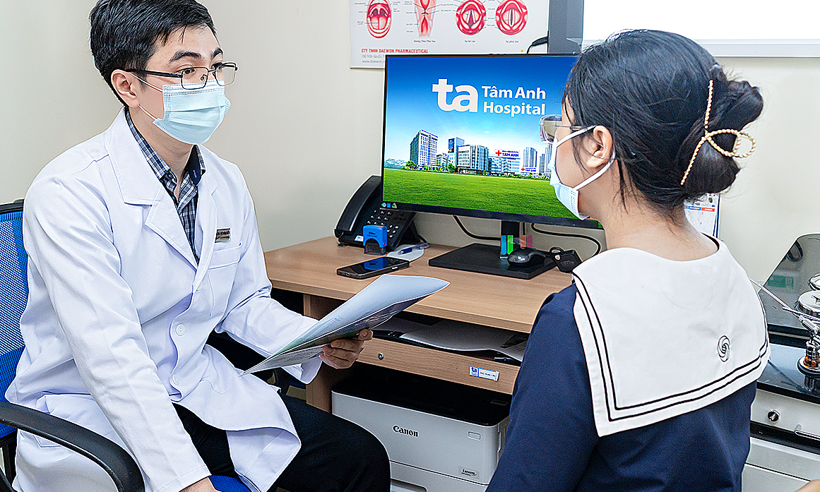 Ngoáy tai bằng tăm bông có gây thủng màng nhĩ?