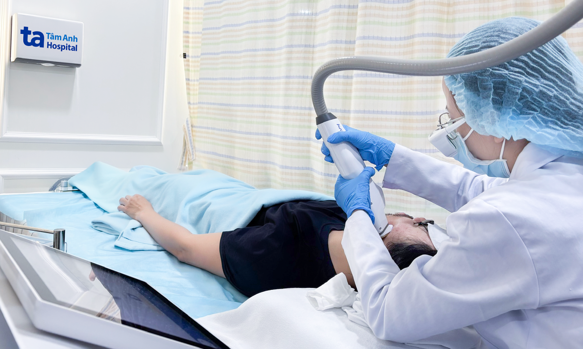 Da kích ứng do tự trị mụn