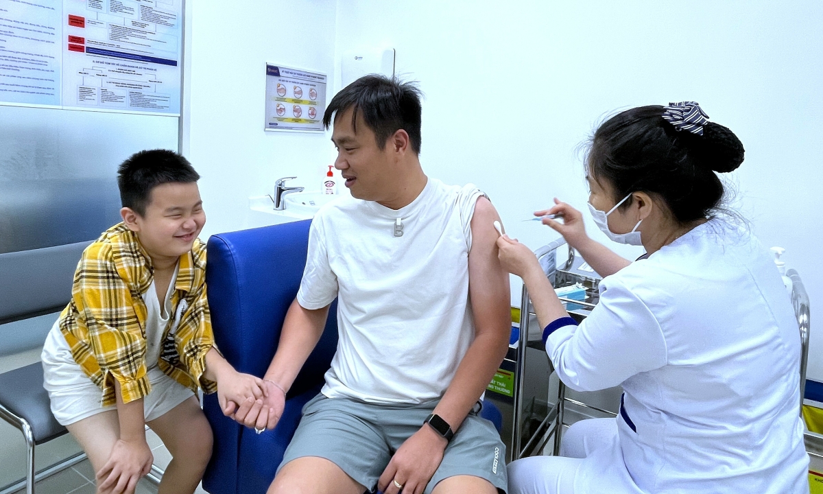 Nam giới tiêm vaccine HPV có gây vô sinh, khó có con?