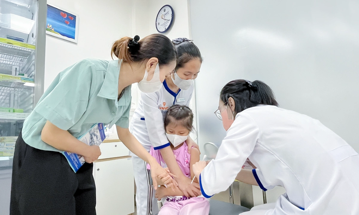 Tiêm vaccine sau ca tử vong vì sốt xuất huyết