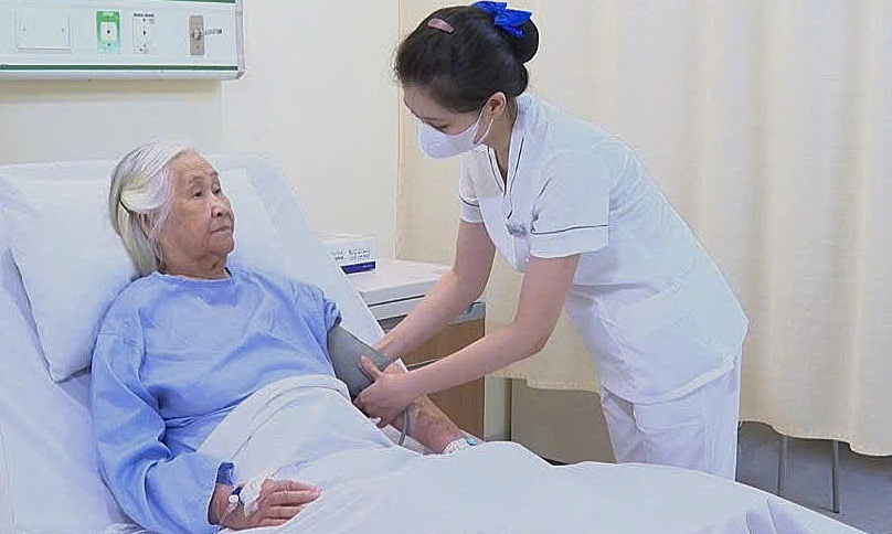 Phẫu thuật triệt căn ung thư đại tràng cho cụ bà 92 tuổi