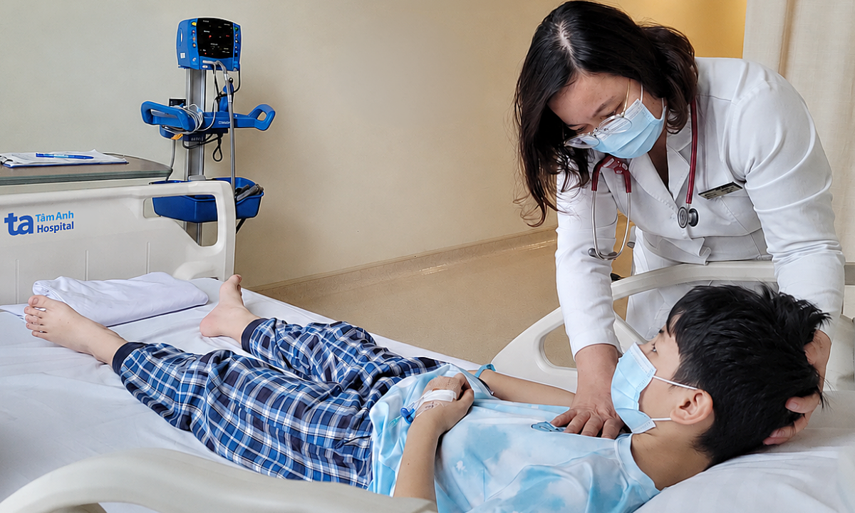 Trẻ sốt, nôn tưởng cảm cúm hóa viêm màng não
