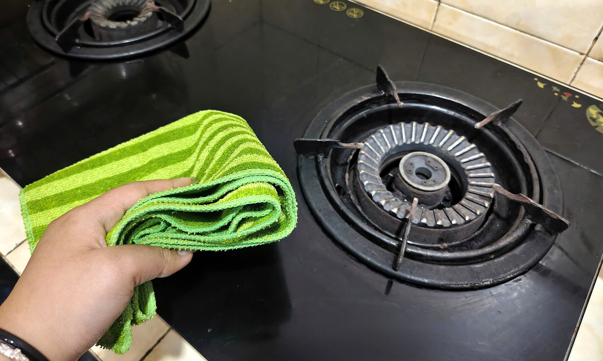 Sai lầm khiến khăn lau bếp bẩn hơn bồn cầu hàng triệu lần