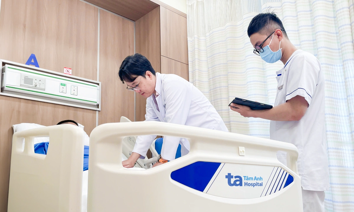 Hẹp niệu đạo sau tai nạn