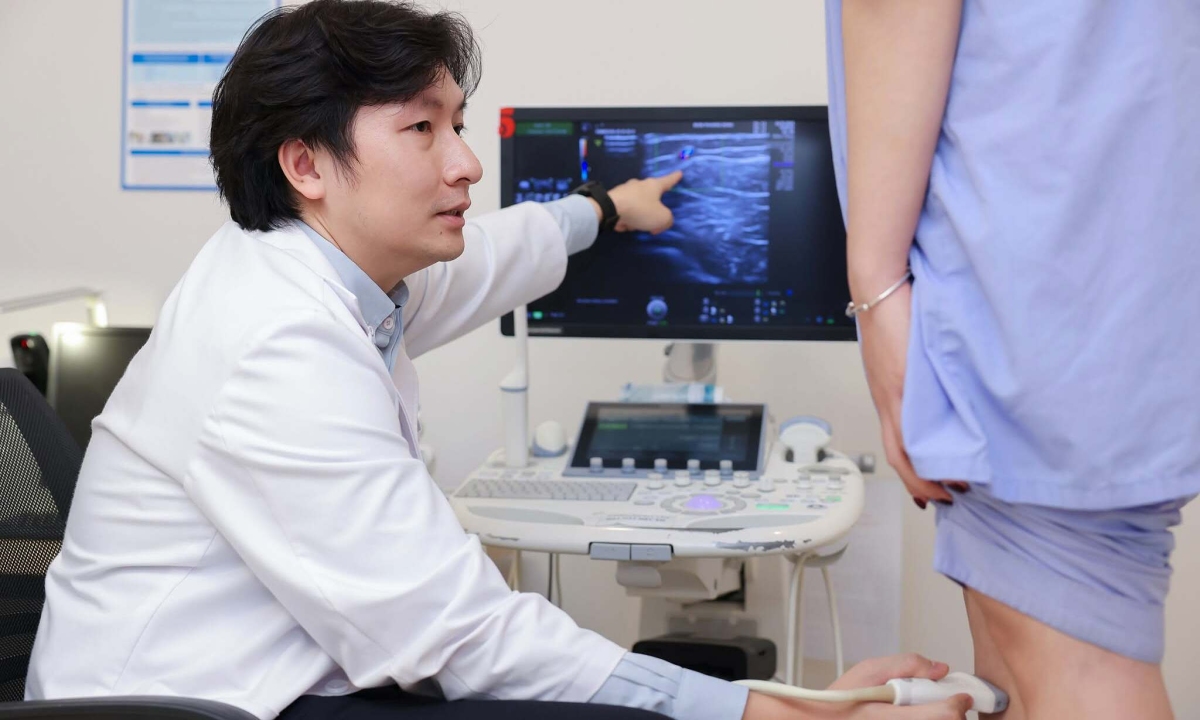 Thói 'ngồi lỳ, lười uống nước' khiến người trẻ mắc bệnh người già