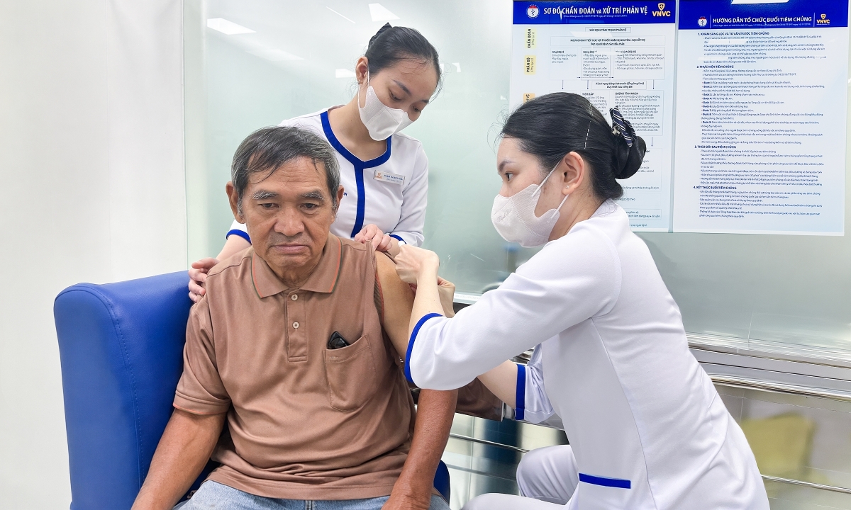 Vì sao vaccine dại cần tiêm lại từ đầu?