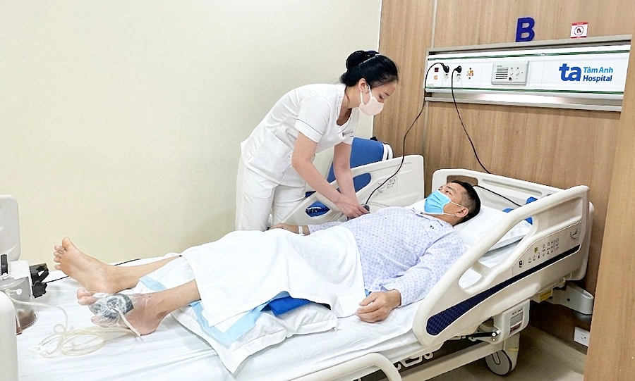 Hoại tử ngón chân sau khi đắp lá chữa bỏng