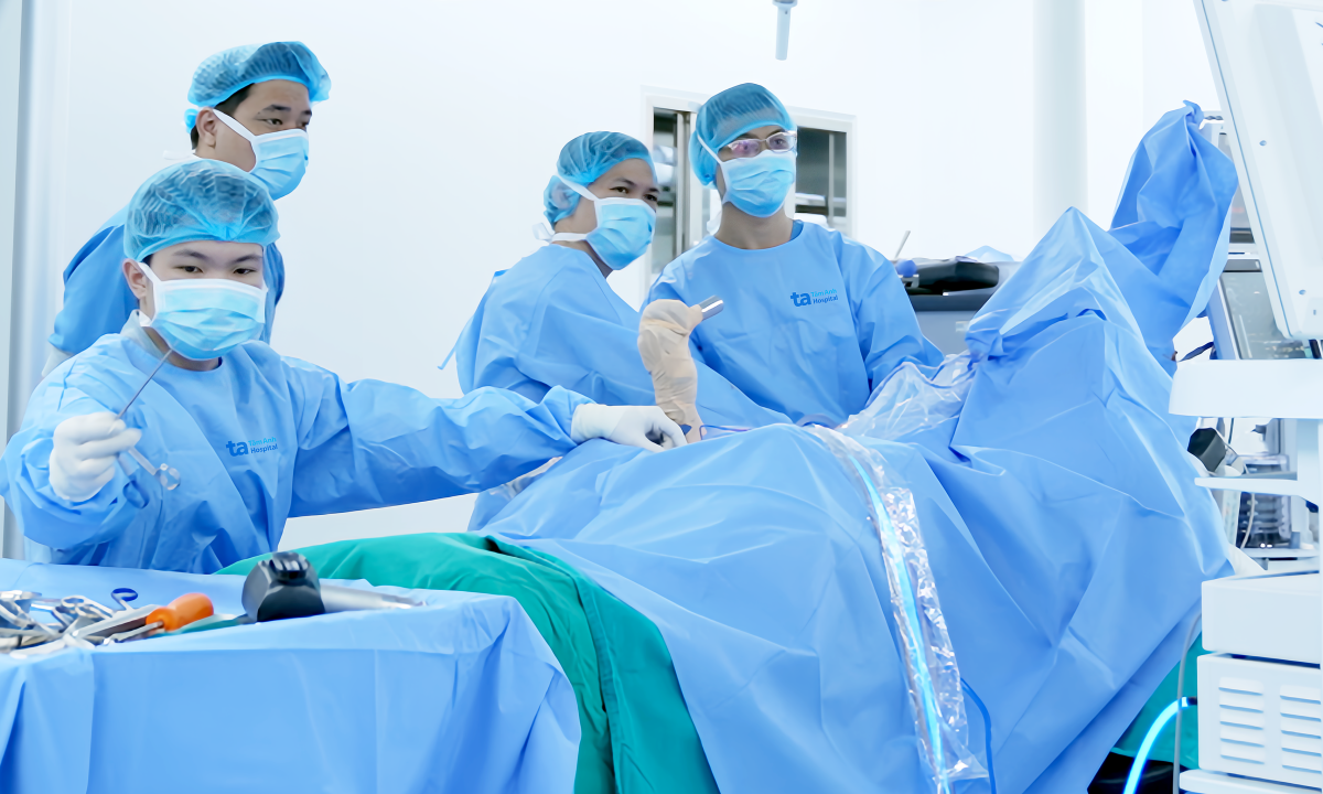 Lỏng đa khớp bẩm sinh gây trật khớp 15 năm