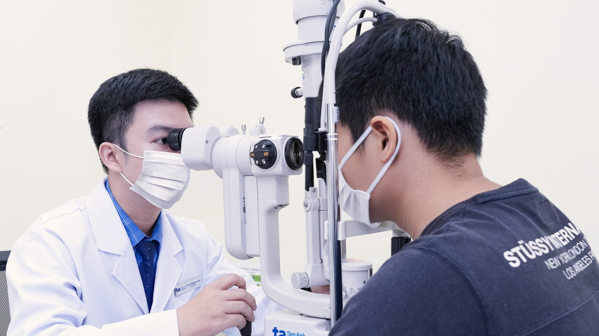 Mắt "nhìn một thành hai" có nguy hiểm không?