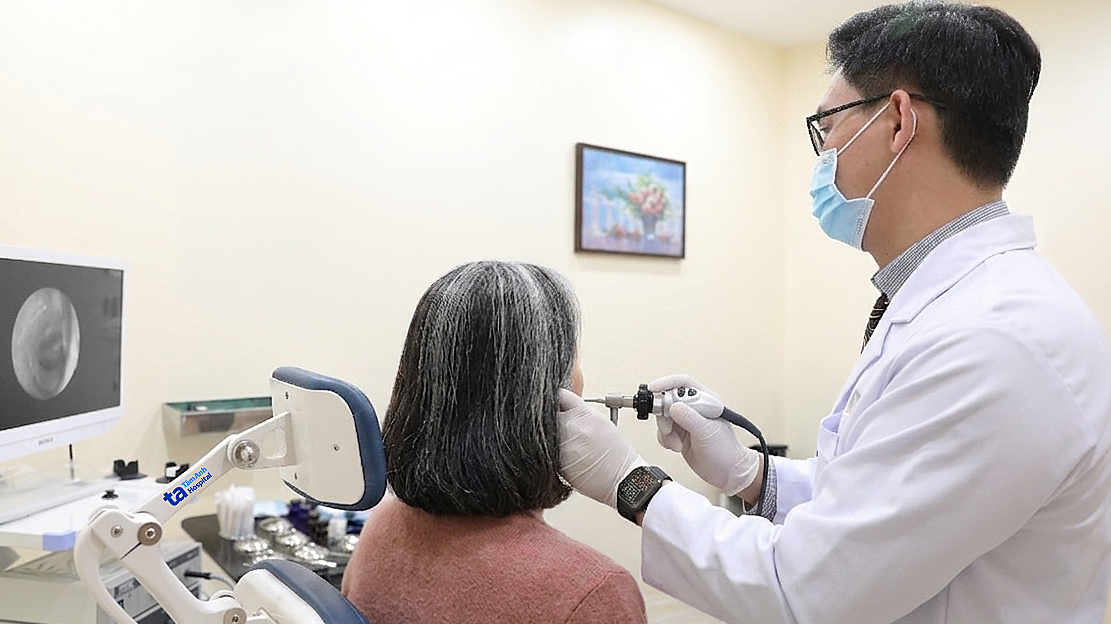 Thủng màng nhĩ khi máy bay hạ cánh