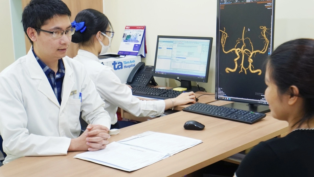 5 bệnh lý thần kinh gây mờ mắt