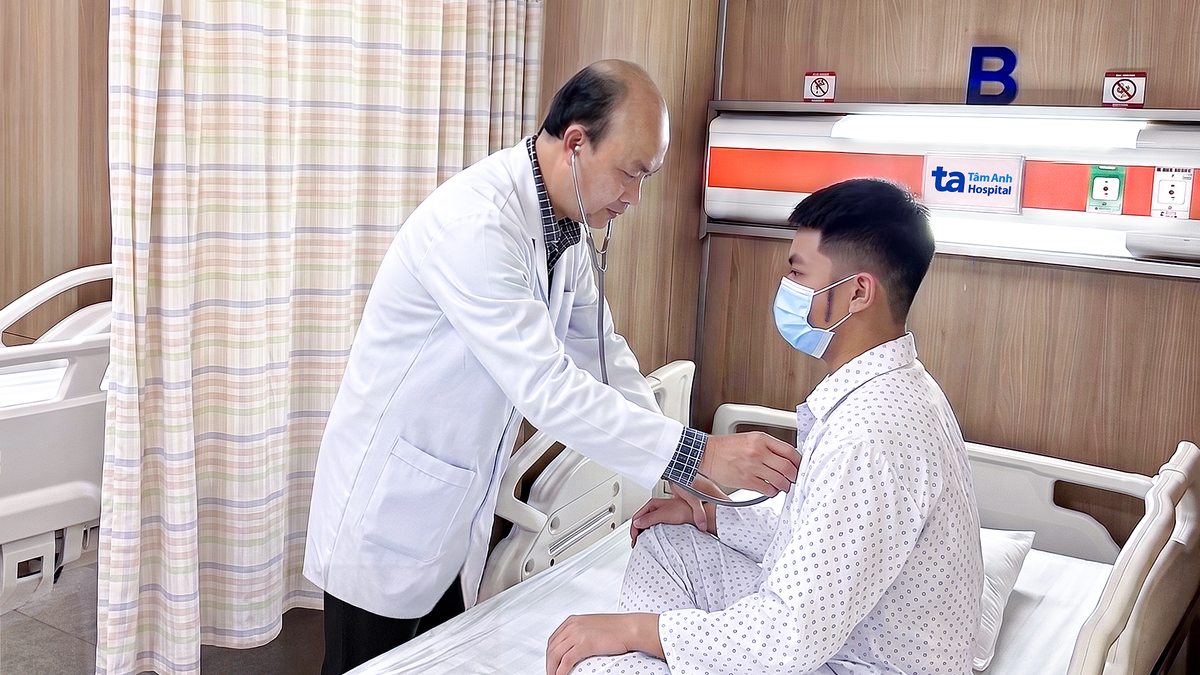 Bớt da bẩm sinh trên mặt thiếu niên