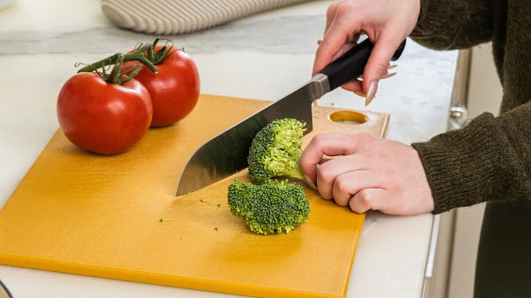 Sai lầm khi dùng thớt nhựa và chảo chống dính dễ rước bệnh vào người