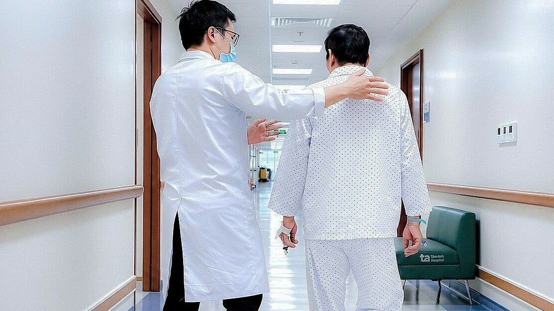 Tưởng tê tay chân do mệt mỏi hóa đột quỵ