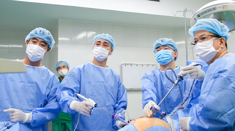 Một tuần đau bụng kèm tiêu máu, phát hiện ung thư đại tràng