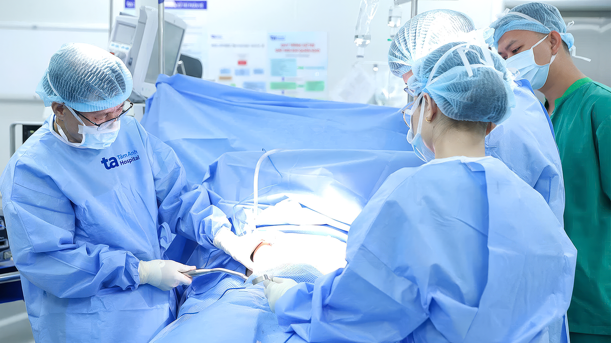 Ngực lõm chèn ép tim, phổi thiếu niên