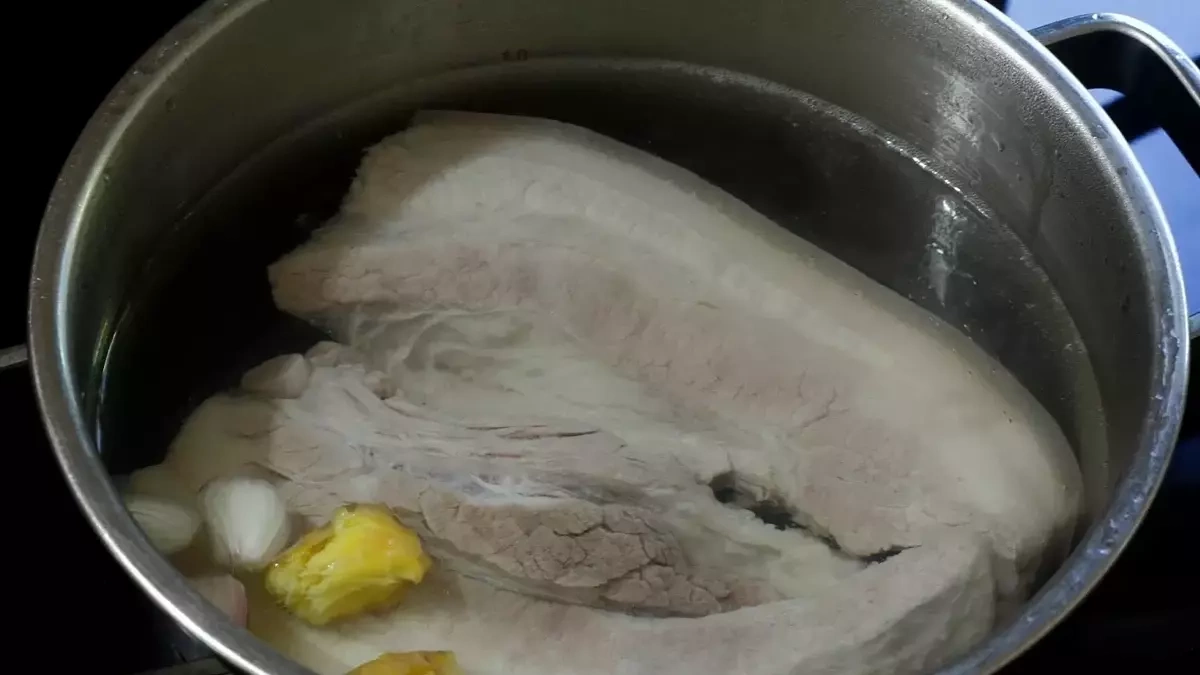 Điều gì xảy ra khi dùng nước luộc thịt để nấu canh?