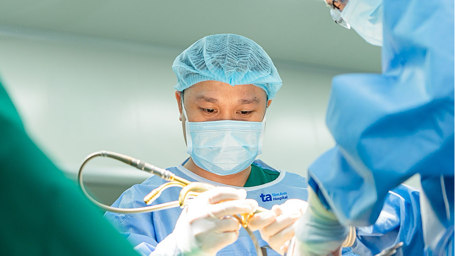 Khi nào điều trị ung thư vú phải cắt buồng trứng?