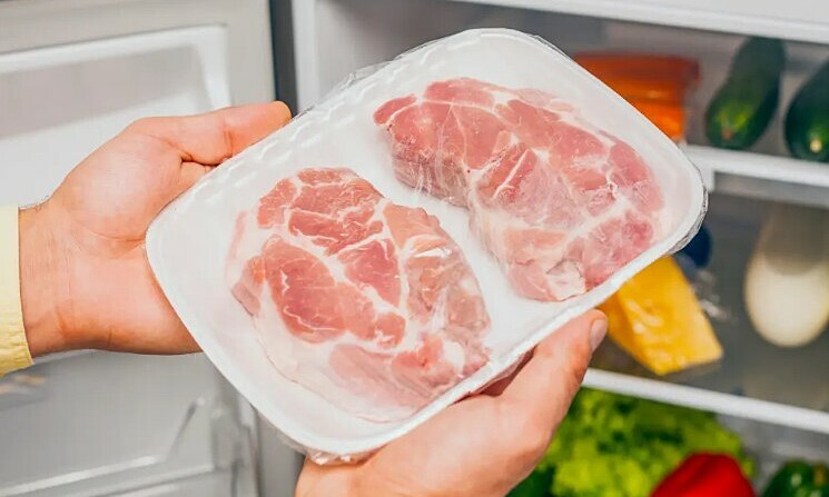 Bác sĩ chỉ ra sai lầm phổ biến khi cất thịt cá vào tủ đông
