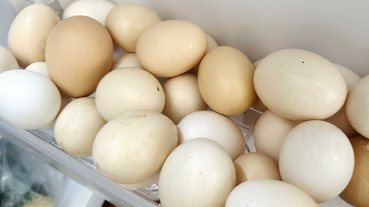 Có nên trữ trứng ở cánh cửa tủ lạnh?