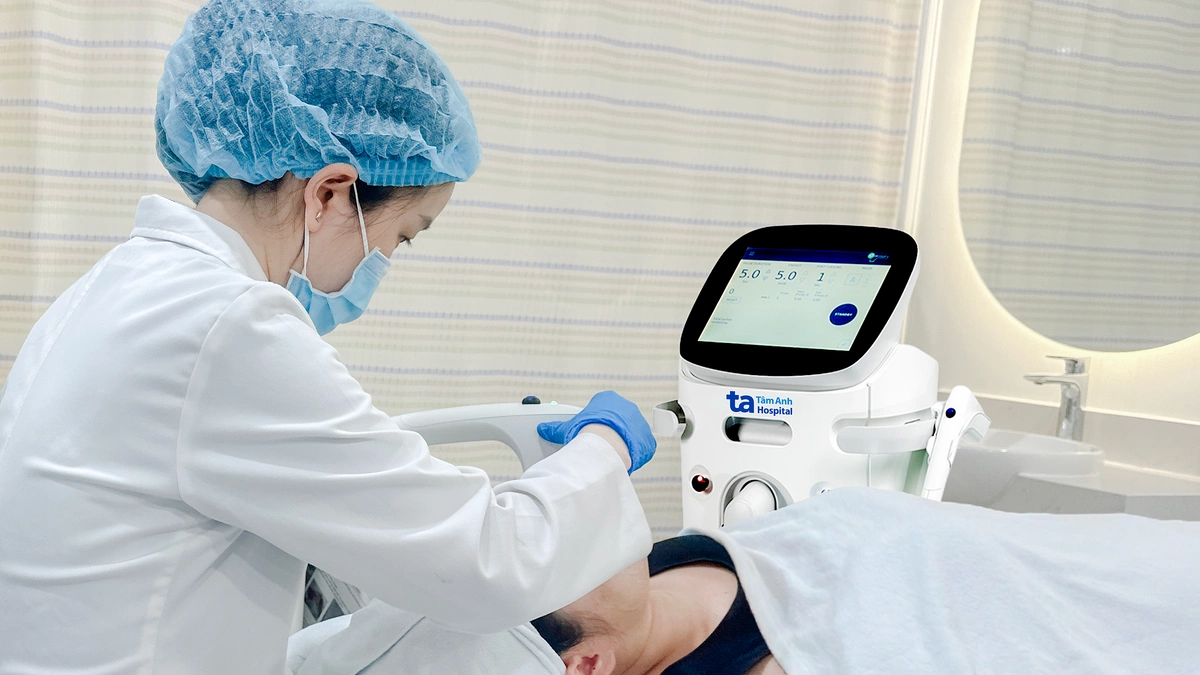 Xóa nọng cằm sau sinh