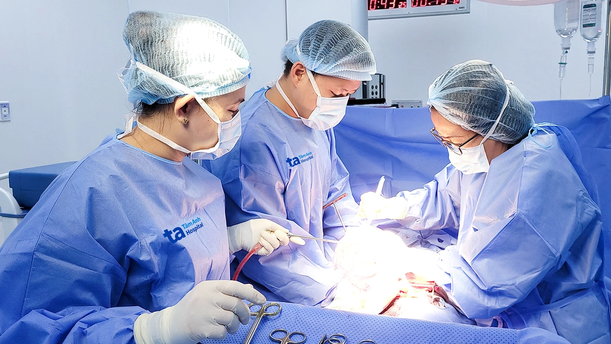 U xơ tử cung to như thai 5 tháng