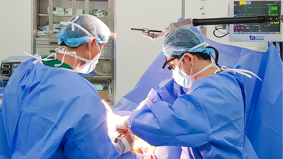 U chèn ép dây thần kinh cột sống gây đau lưng