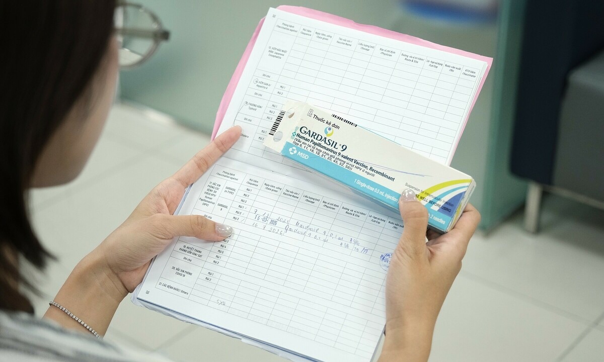 Cha mẹ dành dụm cho con tiêm ngừa HPV sớm