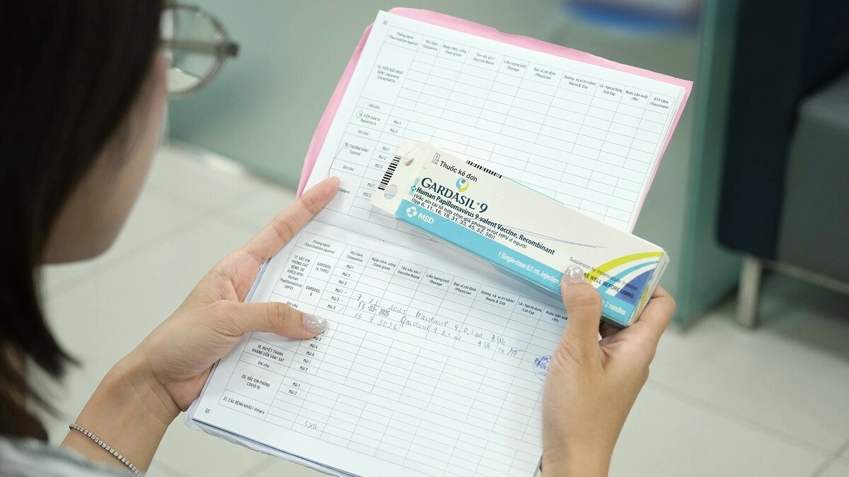 Cha mẹ dành dụm cho con tiêm ngừa HPV sớm