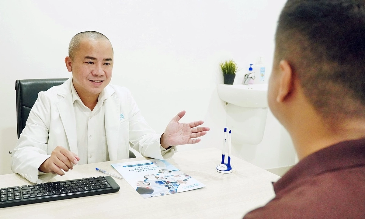Vì sao đàn ông dễ có mùi cơ thể hơn phụ nữ?