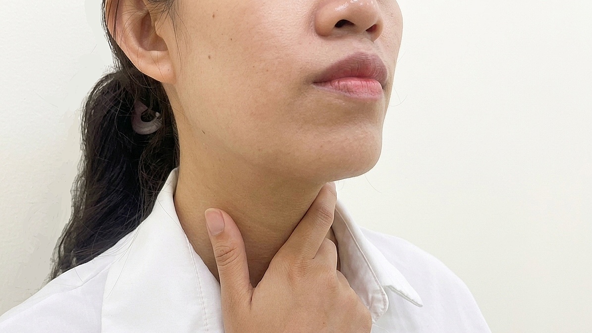 Khàn giọng kéo dài có phải mắc bệnh tuyến giáp?