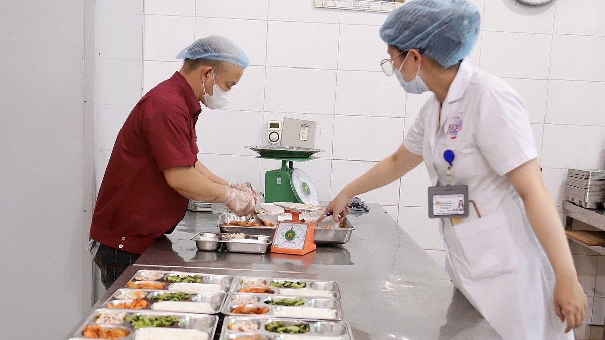 Bác sĩ cảnh báo bệnh nhân ung thư suy kiệt vì tâm lý 'ăn sợ nuôi khối u'