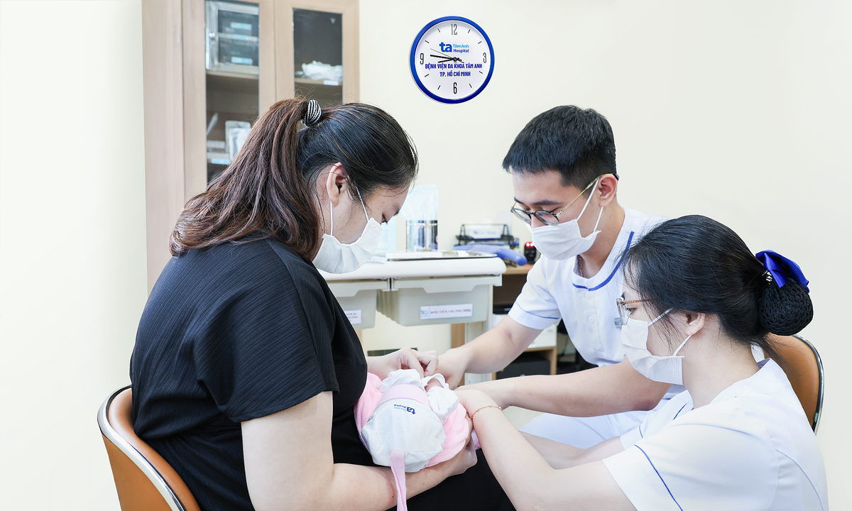 Trẻ sinh non có nên tiêm kháng thể đơn dòng phòng ngừa RSV?