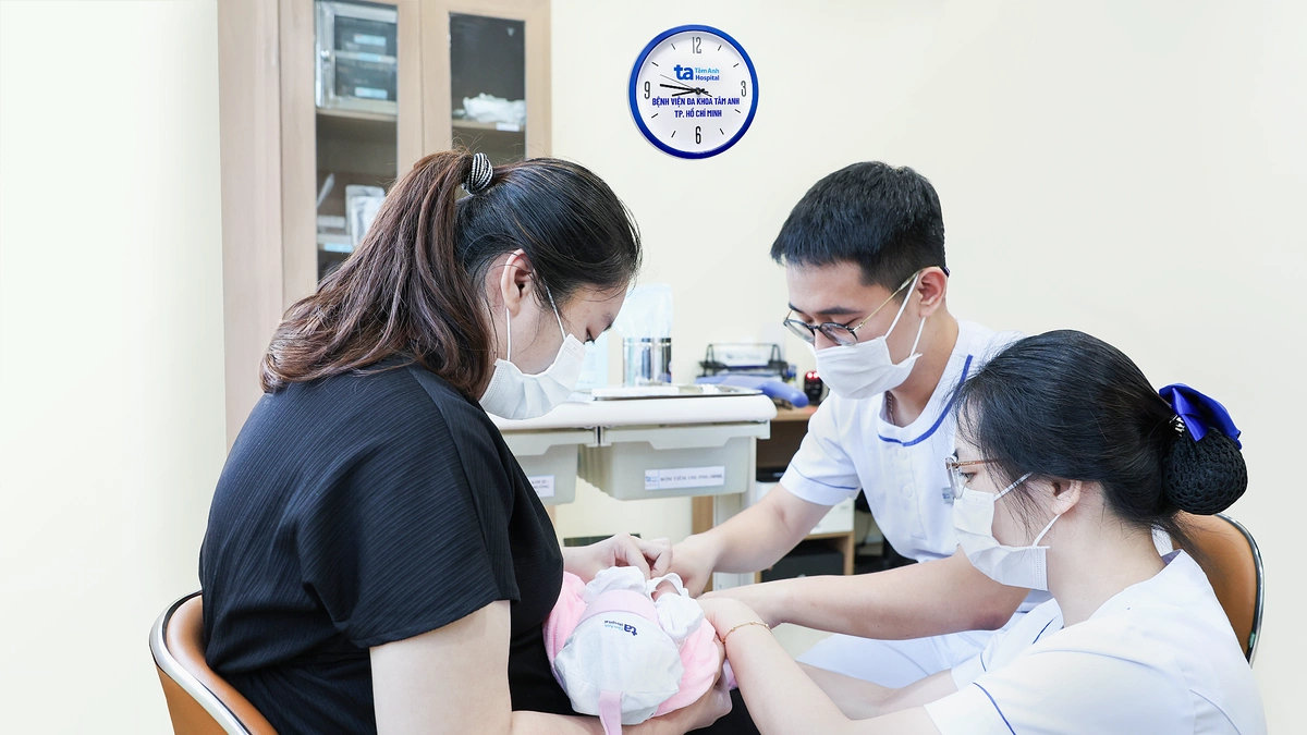 Trẻ sinh non có nên tiêm kháng thể đơn dòng phòng ngừa RSV?