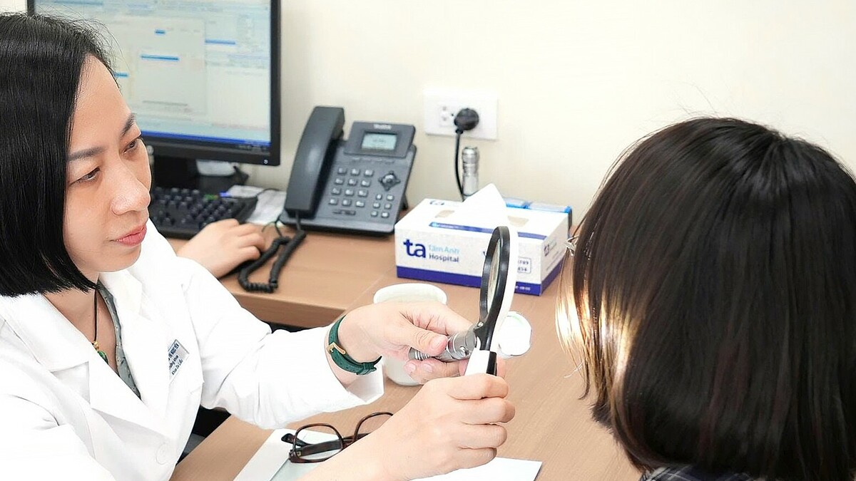 Lông mọc trên nốt ruồi có nhổ được không?