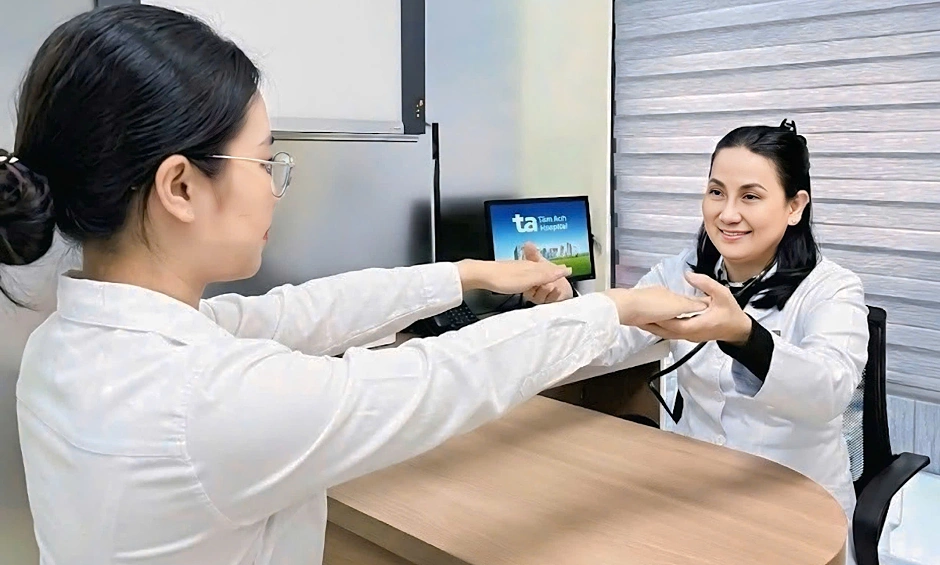 Thường xuyên thức khuya xem World Cup gây hại sức khỏe thế nào