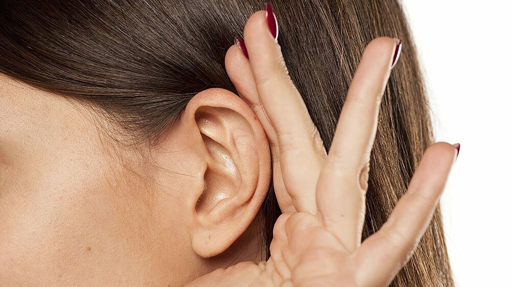 Bác sĩ cảnh báo thói quen bật điều hòa mát sâu có thể gây điếc đột ngột