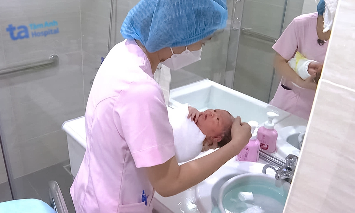 Trẻ sơ sinh nên tắm bao nhiêu lần mỗi tuần?