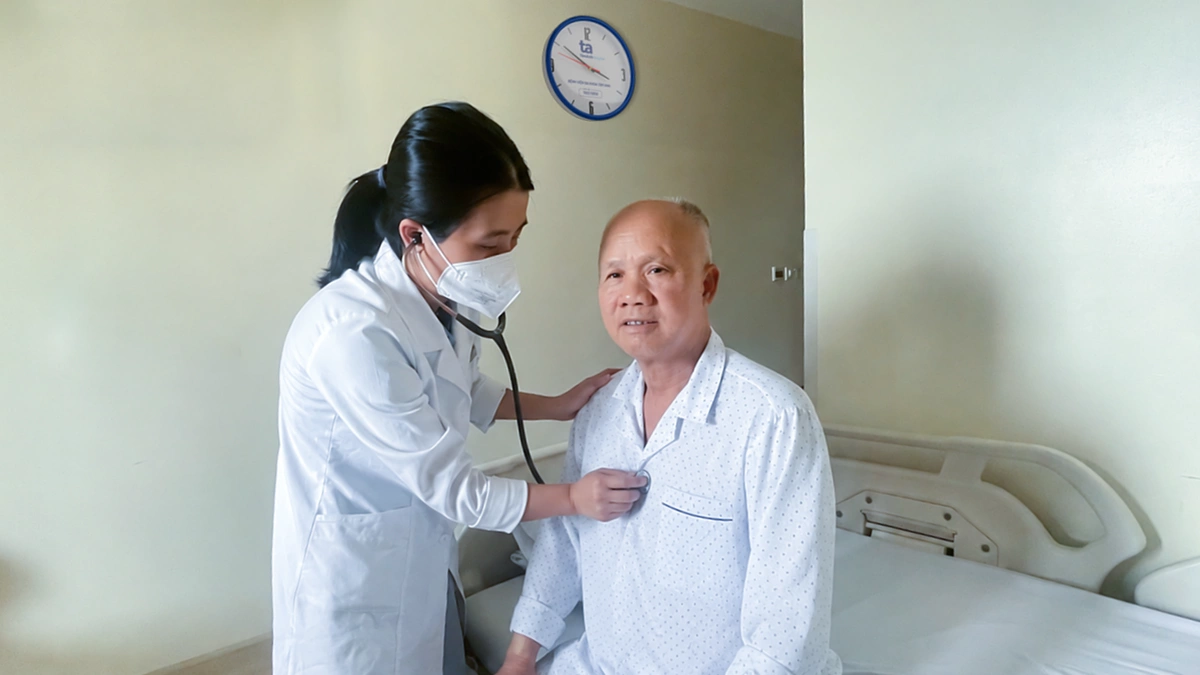 Mảnh xương mắc kẹt gây viêm phế quản, viêm phổi