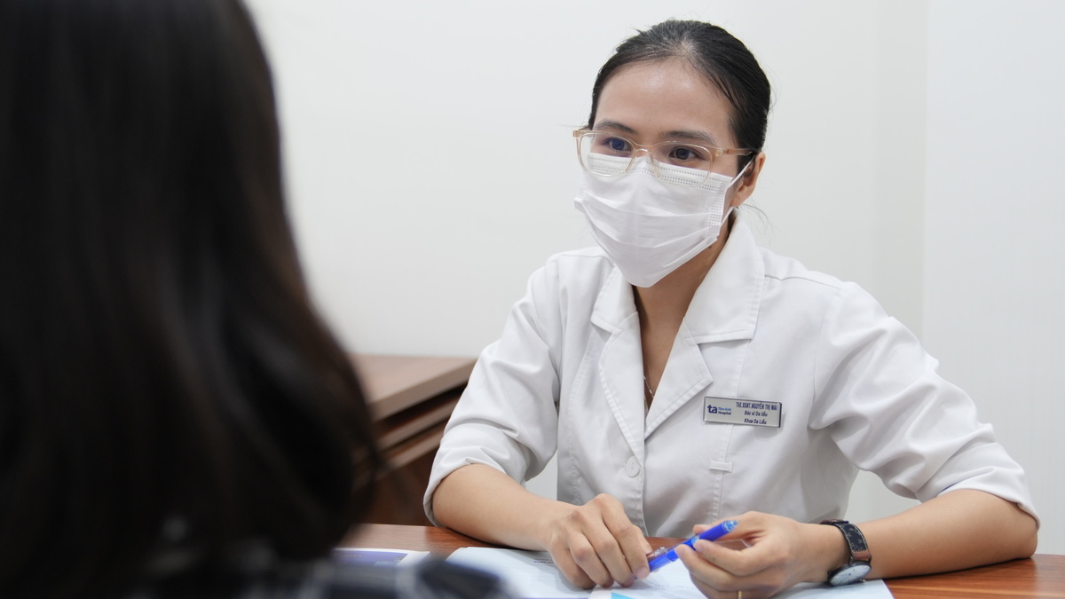 Da bong tróc do lạm dụng mỹ phẩm