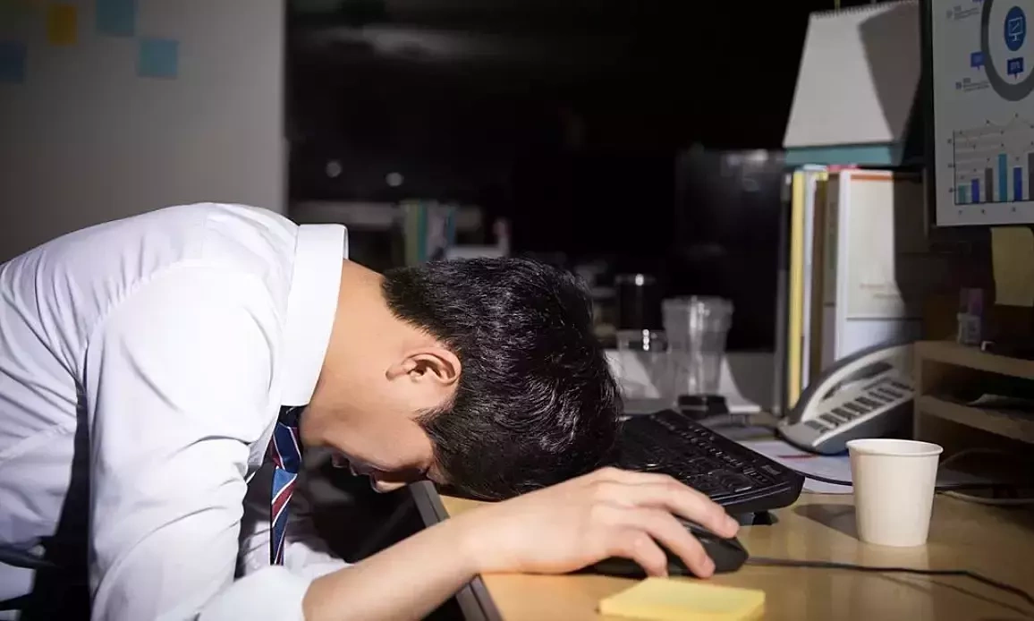 Vì sao nhiều người trẻ bỗng dưng 'não đặc lại', nhớ nhớ quên quên?