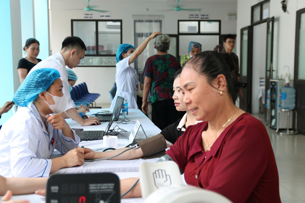 Ngày đầu người dân Hà Nội khám sức khỏe miễn phí