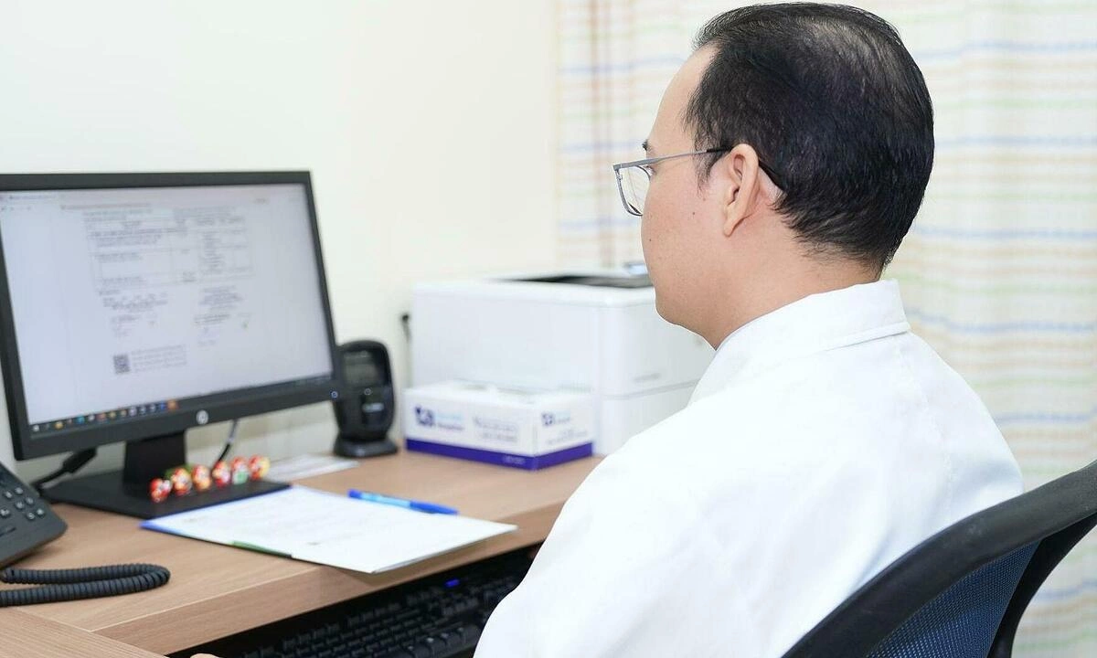 U buồng trứng chèn ép dạ dày, niệu quản người phụ nữ