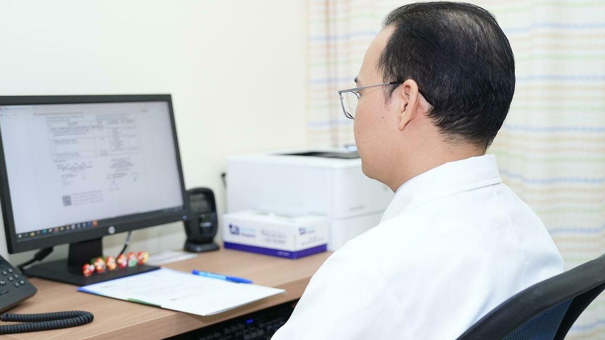 U buồng trứng chèn ép dạ dày, niệu quản người phụ nữ