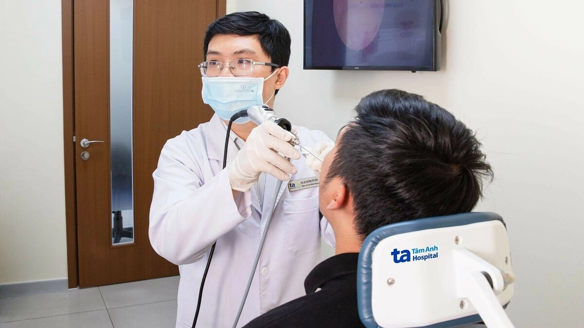 Vì sao uống kháng sinh vẫn không hết viêm họng?