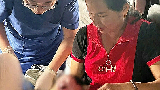 Đẻ rơi con trên ôtô