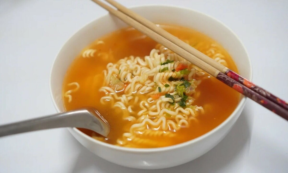 Hơn 100 người ở châu Âu nhiễm Salmonella liên quan mì ăn liền