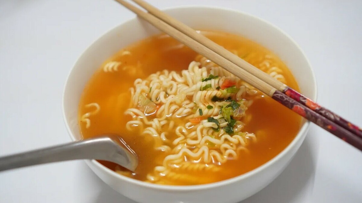 Hơn 100 người ở châu Âu nhiễm Salmonella liên quan mì ăn liền