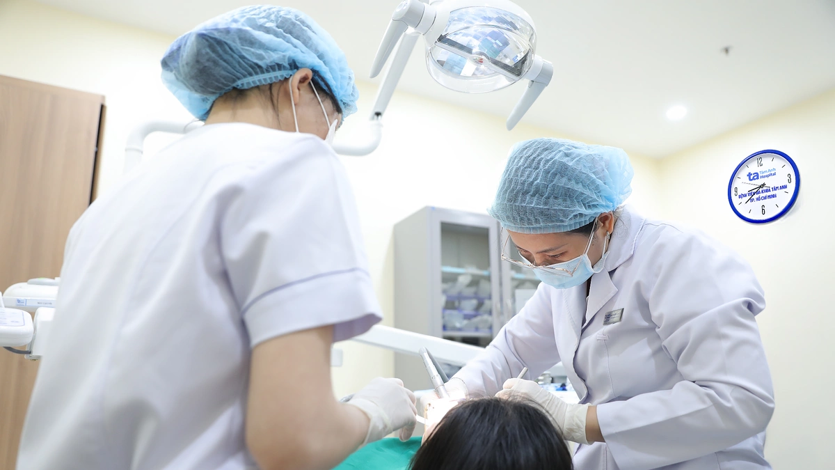 Người đặt stent mạch vành có được nhổ răng sâu?